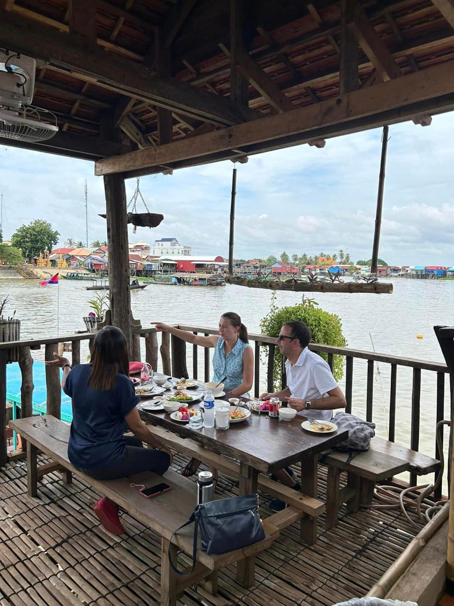 St 63 Home Stay & Tour Kampong Khleang Exterior foto